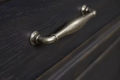 Blackburn Chest